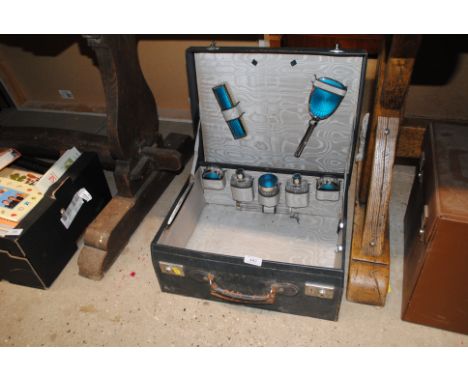 A vanity case and contents 