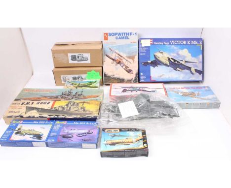 Collection of various mixed scale military and aircraft kits, majority are boxed, 1 example loose in plastic bag, examples to