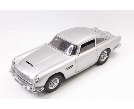 An Eagle Moss Partwork detailed 1/18 scale model of James Bond's Aston Martin DB5 from Goldfinger, some small parts are loose