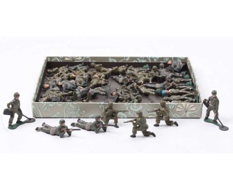 Collection of various lead hollowcast military figures by Charbens, Barclay? and similar, to include Red Berets, Charbens Str