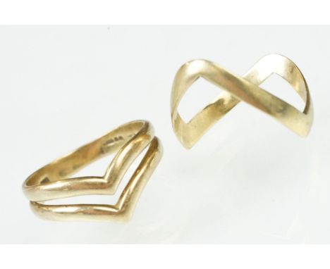 Two 9ct gold rings to include a double wishbone ring and a chevron ring. Both hallmarked 9ct. Size P. 