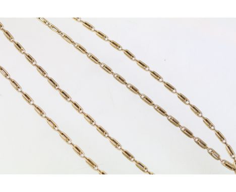 Early 20th Century yellow metal fancy link long guard chain with spring ring clasp and interlocking oval links. Unmarked test