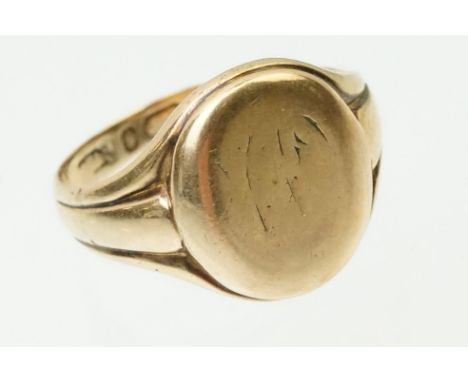 9ct gold signet ring having an oval head with reeded shoulders and engraved initials. Hallmarked to shank (rubbed). Size P.5.