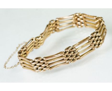 Early 20th Century 9ct gold gate link bracelet with tongue in groove clasp. Marked 9c. Measures 7 inches. 