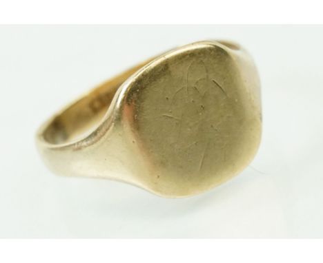 9ct gold signet ring having an unengraved square head. Misshapen band. Approx. size V. 