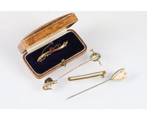 Group of vintage and antique jewellery to include a 9ct gold garnet topped double set bar brooch (marked 9ct), together with 