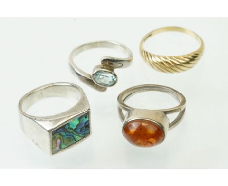 9ct gold ring having a domed head with reeded details (hallmarked Birmingham 1995, size n.5.), together with three silver rin