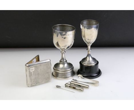 Two silver hallmarked presentational cups, both unengraved (hallmarked Birmingham 1929 and 1928), together with a silver hall
