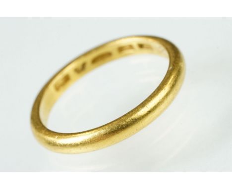 Finnish 23ct gold wedding band ring. Marked 969 with Crown assay mark. Size O.5. 