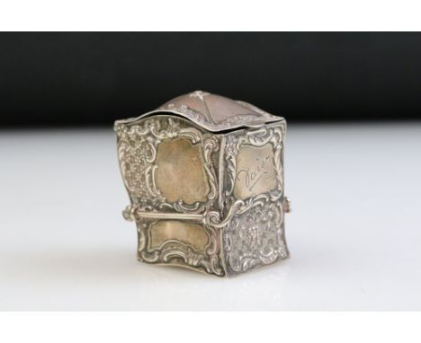 Early 20th Century silver hallmarked novelty miniature playing card case in the form of a sedan chair with moulded scrolled a