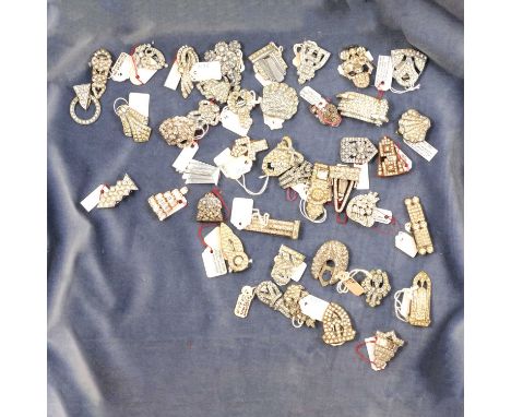 Forty Art Deco and later small paste set single dress clips, 25 to 40mmQty: 40