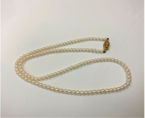 A cultured pearl necklace on 9ct gold clasp