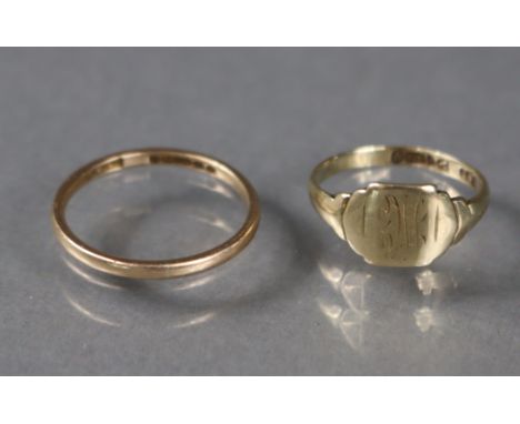A 9ct gold signet ring, size K; &amp; a 9ct gold plain wedding band, size O/P (3g total).