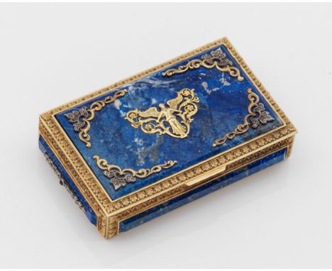 Prächtige Zierdoseim Stil von Karl Fabergé. In originalem Etui. Silber, vergoldet und Lapislazuli. Rechteckiger Korpus. Wandu