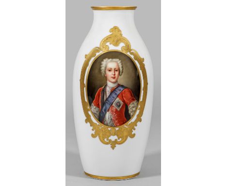 Große Porträtvase von Prinz Charles Edward StuartGestreckter balusterförmiger Korpus mit eingezogenem Hals und gering ausschw