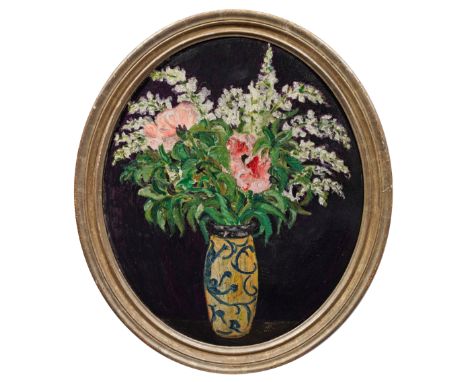 Mary Heilmann-Stuck(1896 München - 1961 ebenda)BlumenstilllebenArrangiert in einer gelb-blauen Jugendstilvase hebt sich der p