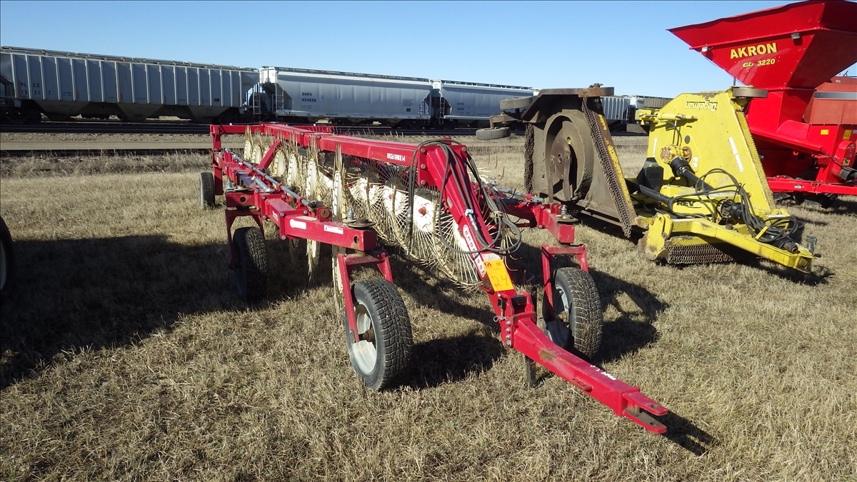 Lot 24 - 2012 Enorossi Easy Rake I4 hay rake Vin# 108416 approx 30ft length