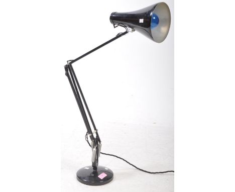 Herbert Terry &amp; Sons - Anglepoise - A vintage mid 20th century work factory desk / table lamp light. The lamp having been