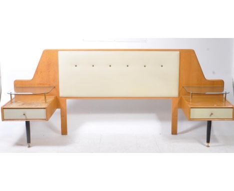 
G-Plan - Librenza Range - A mid 20th century G-Plan Librenza range oak wood bed headboard. The headboard featuring a central