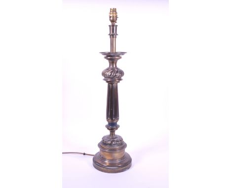 Early 20th century Edwardian brass column table lamp. With a column shaped body raised on a circular plinth style base and li