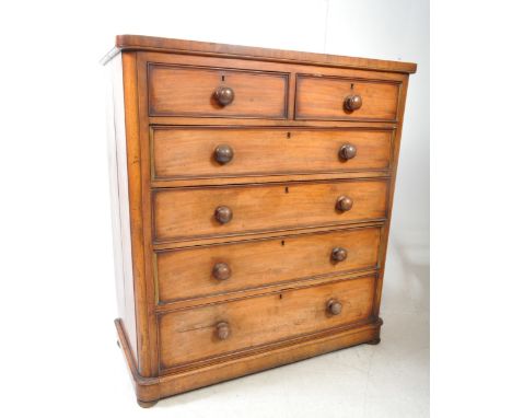 A 19th century Victorian mahogany large 2 over 4 chest of drawers. Raised on a plinth base with short and deep drawer configu