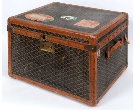 MALLES GOYARD VINTAGE HAT BOX the exterior with chevron design and leather trim with metal studded decoration, with brass com