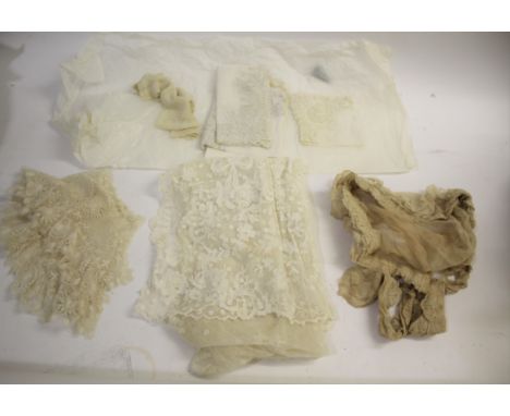 COLLECTION OF VINTAGE LACE a collection of late 19th and early 20thc lace, to include a 19thc white applique lace veil, a flo