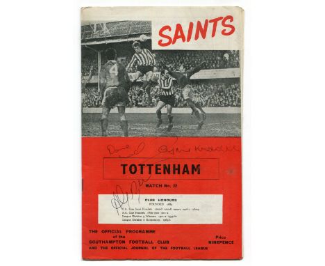 FOOTBALL PROGRAMMES. A large collection of football programmes, the majority relating to London teams, particularly Tottenham