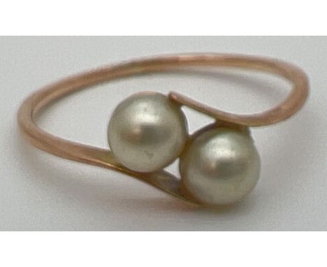 A vintage 9ct gold ring with 2 tension set pearls in a twist design setting. Stamped 9ct to outside of band. Ring size O. 