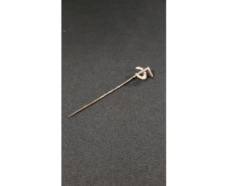 FINE VICTORIAN 15 CARAT GOLD AND SEED PEARL CROP TIE/HAT PIN