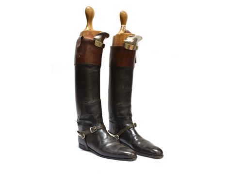 A PAIR OF GENT'S BLACK LEATHER HUNTING BOOTS with tan tops, lifts and spurs, with trees