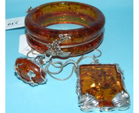 A silver and amber style bangle, a matching ring and pendant on chain (3)