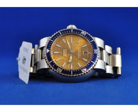 A gentleman's stainless steel Oris Automatic diver's style wristwatch, on a stainless steel bracelet, boxed Condition report 