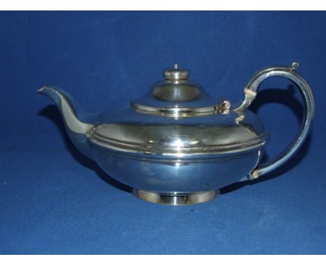 A Victorian silver teapot, of compressed circular form, London 1847, approx. 15.8 ozt (all in)