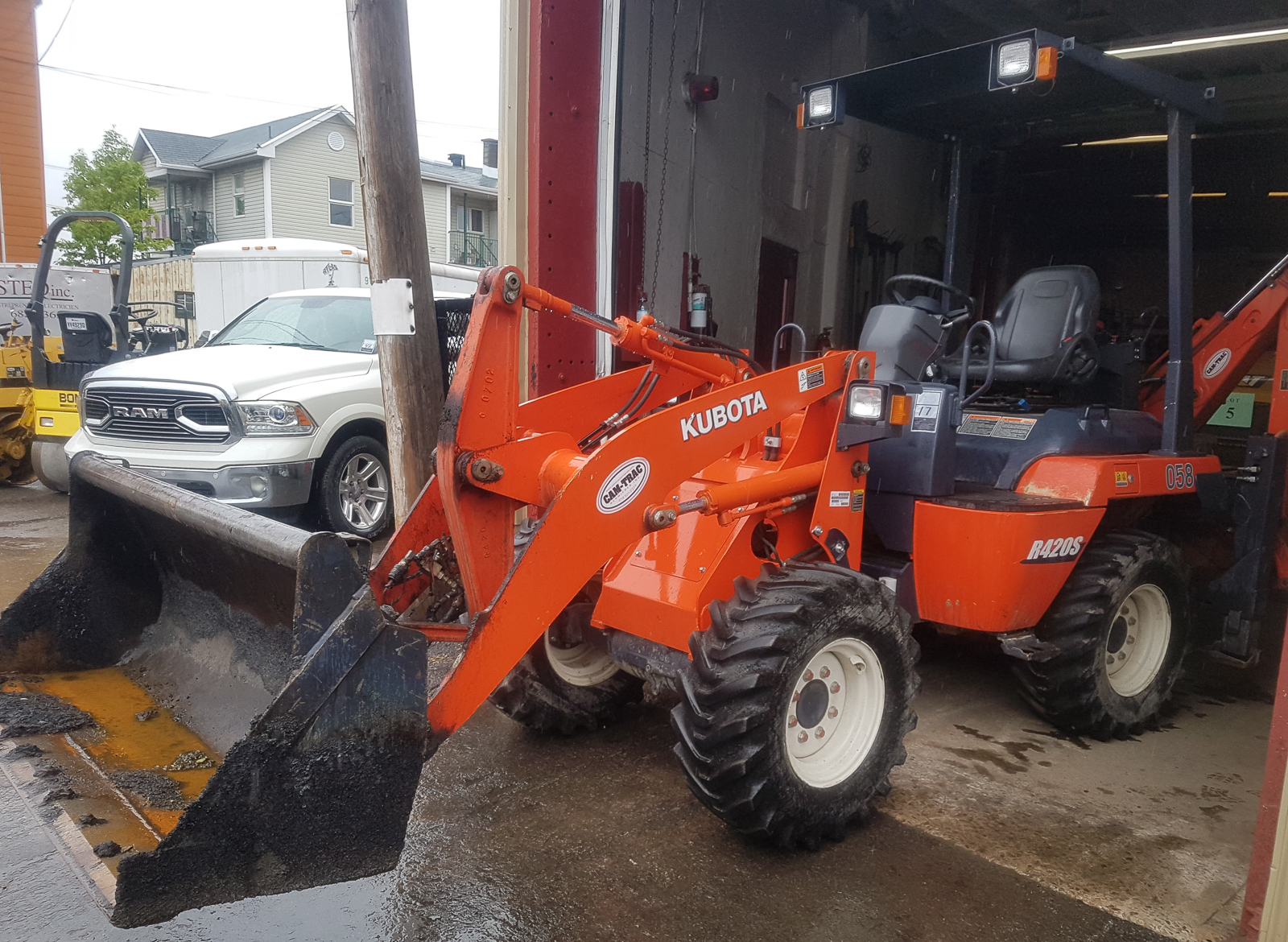 KUBOTA (2017) R420ST HEAVY DUTY ARTICULATING FRONT END LOADER WITH REAR