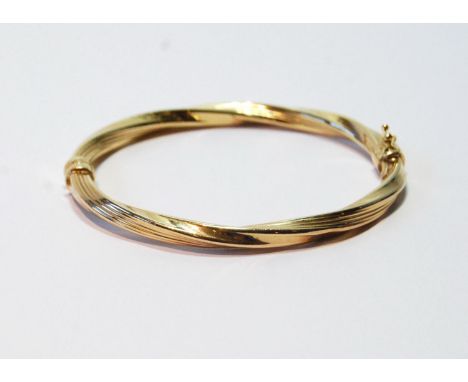 Gold hinged bangle, twisted, with spring, 8g. 