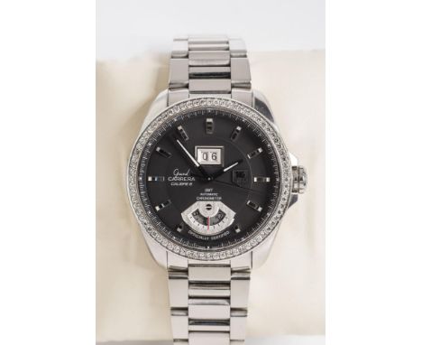 A GENTLEMAN'S TAG HEUER "CARRERA" STAINLESS STEEL AUTOMATIC GMT CHRONOMETER, the circular black dial with line markers enclos