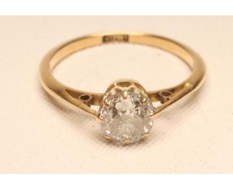 A SOLITAIRE DIAMOND RING, the old brilliant cut stone of approximately 0.85cts claw set to a plain 18ct gold shank, size K (E