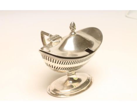 AN EDWARDIAN SILVER PEDESTAL MUSTARD, makers Williams (Birmingham) Ltd., Birmingham 1903, of oval form, the hinged swept cove