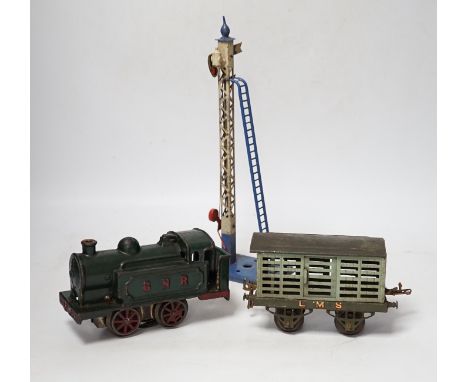 A collection of O gauge clockwork tinplate model railway, including a cast iron clockwork, GNR, 0-4-0T locomotive, six Hornby