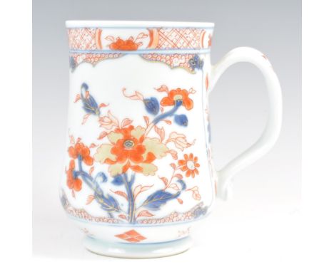 An 18th Century Chinese Export Imari porcelain tankard raised on a circular foot with shaped handle. Hand painted with flower