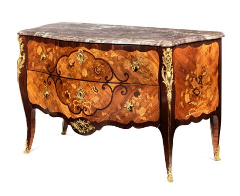 Louis XV-KommodeHöhe: 86,5 cm.Breite: 144 cm.Tiefe: 61 cm.18. Jahrhundert.Zweischübiger Eichenholzkorpus sans traverse mit ge