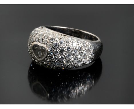 Herz-Brillantring von ChopardRingweite: 53/54. Gewicht: ca. 12,1 g. WG 750.Signiert „Chopard“, Nr. 82/2749-20 und 9677047.199