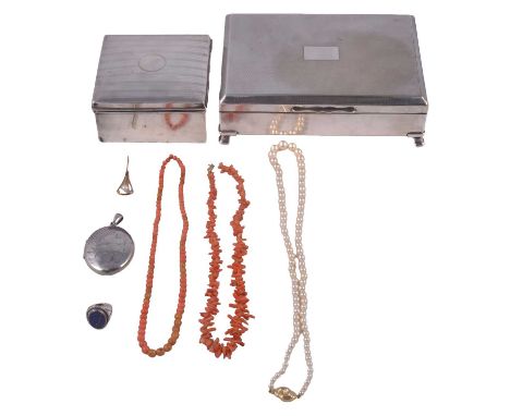 Cultured pearl necklace and pendant, coral necklaces, white metal jewellery and cigarette boxes, a cultured pearl necklace, e