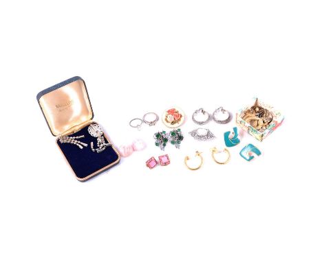 A collection of vintage costume jewellery rings, earrings and brooches, a blue and white seven stone cubic zirconia ring, in 