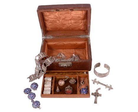 A jewel box of silver and other Victorian and later jewellery, silver belt Birmingham 1903, length with one spare link 63cm; 