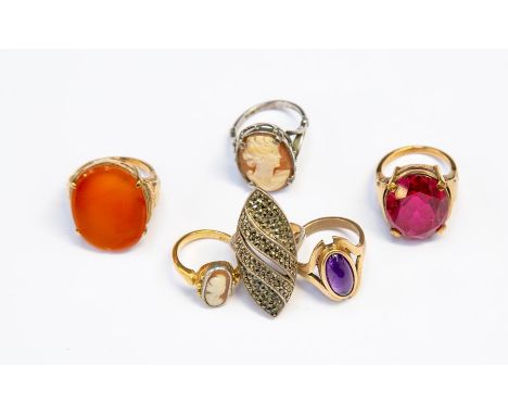 An 18ct gold and agate dress ring, oval stone, size M1/2, along with and 18ct gold cameo ring, size J, total gross weight app