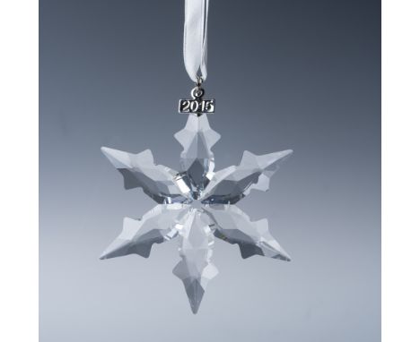 This exquisite Swarovski Christmas Ornament from the Annual Edition 2015 features a stunning snowflake design crafted from pr