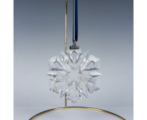 This exquisite Swarovski Annual Edition Ornament from 1999 is a testament to the brand's unparalleled craftsmanship and timel