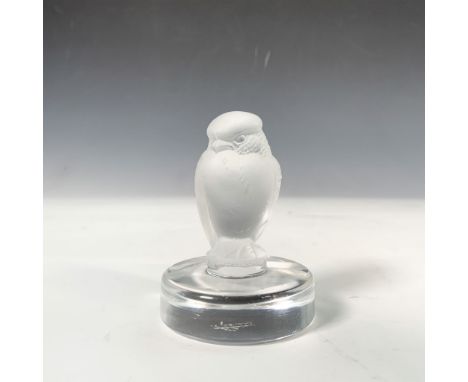 This Lalique place card holder features a striking frosted Bird of Prey perched on a clear crystal base. Standing 2.75" in he